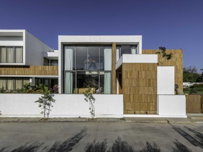 A Fantastic and Beautiful Modern White Home To Three Generations in Ahmedabad, India by The Grid Architects (2)