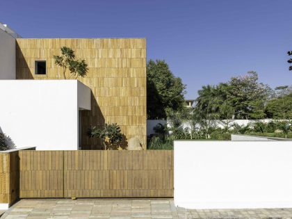 A Fantastic and Beautiful Modern White Home To Three Generations in Ahmedabad, India by The Grid Architects (5)