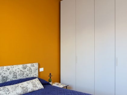 A Sober and Elegant Apartment with Warm and Vibrant Interiors in Bologna, Italy by Mara Magotti Gondoni (20)