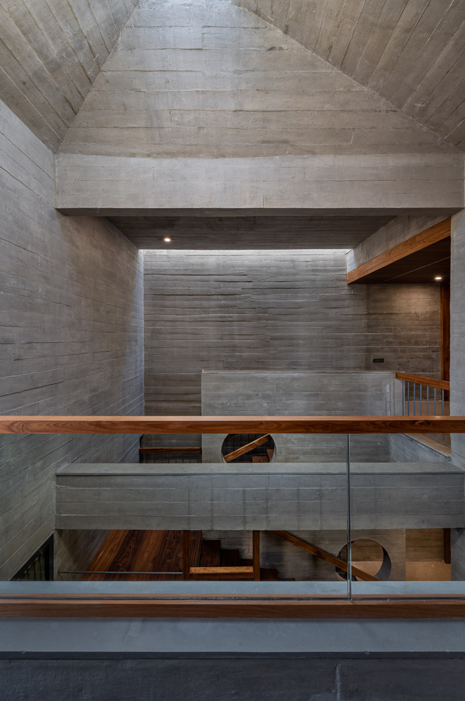 A Striking Modern Brutalist House with Exquisite Details in Ahmedabad, India by The Grid Architects (17)