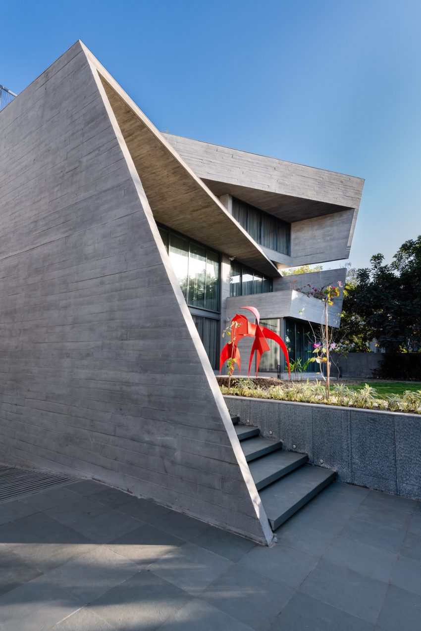 A Striking Modern Brutalist House with Exquisite Details in Ahmedabad, India by The Grid Architects (3)