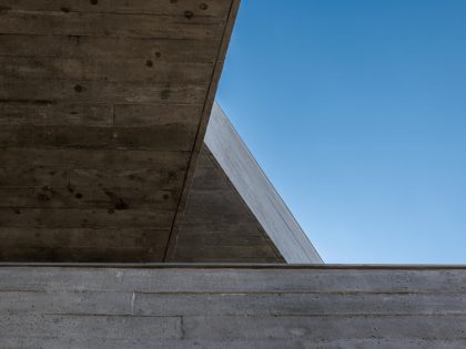 A Striking Modern Brutalist House with Exquisite Details in Ahmedabad, India by The Grid Architects (5)