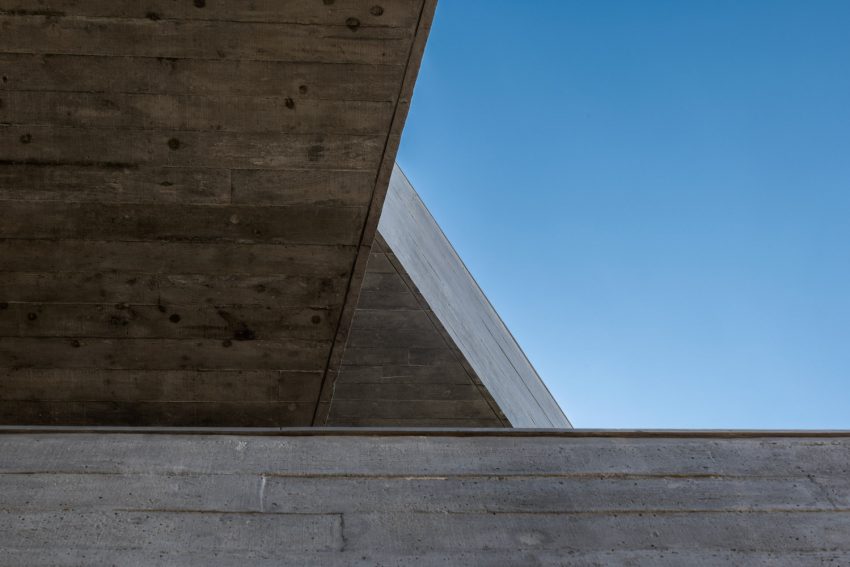 A Striking Modern Brutalist House with Exquisite Details in Ahmedabad, India by The Grid Architects (5)