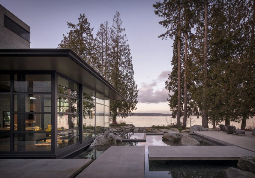 A Stunning Luxury Lakeside Home Filled with Natural Light in Washington, USA by Kor Architects (3)