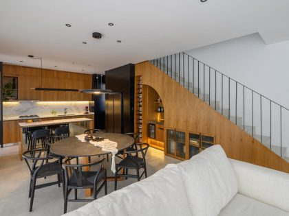 A Stylish Apartment Filled with Wood To Create a Warm and Welcoming Atmosphere in Córdoba, Argentina by Paolini Arquitectos (1)