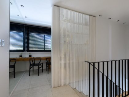 A Stylish Apartment Filled with Wood To Create a Warm and Welcoming Atmosphere in Córdoba, Argentina by Paolini Arquitectos (11)