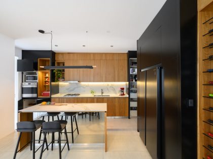 A Stylish Apartment Filled with Wood To Create a Warm and Welcoming Atmosphere in Córdoba, Argentina by Paolini Arquitectos (6)