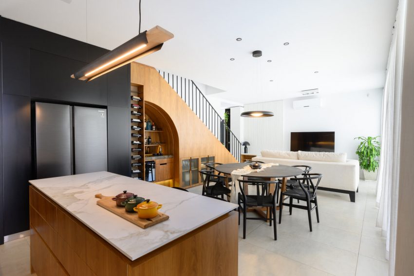 A Stylish Apartment Filled with Wood To Create a Warm and Welcoming Atmosphere in Córdoba, Argentina by Paolini Arquitectos (7)