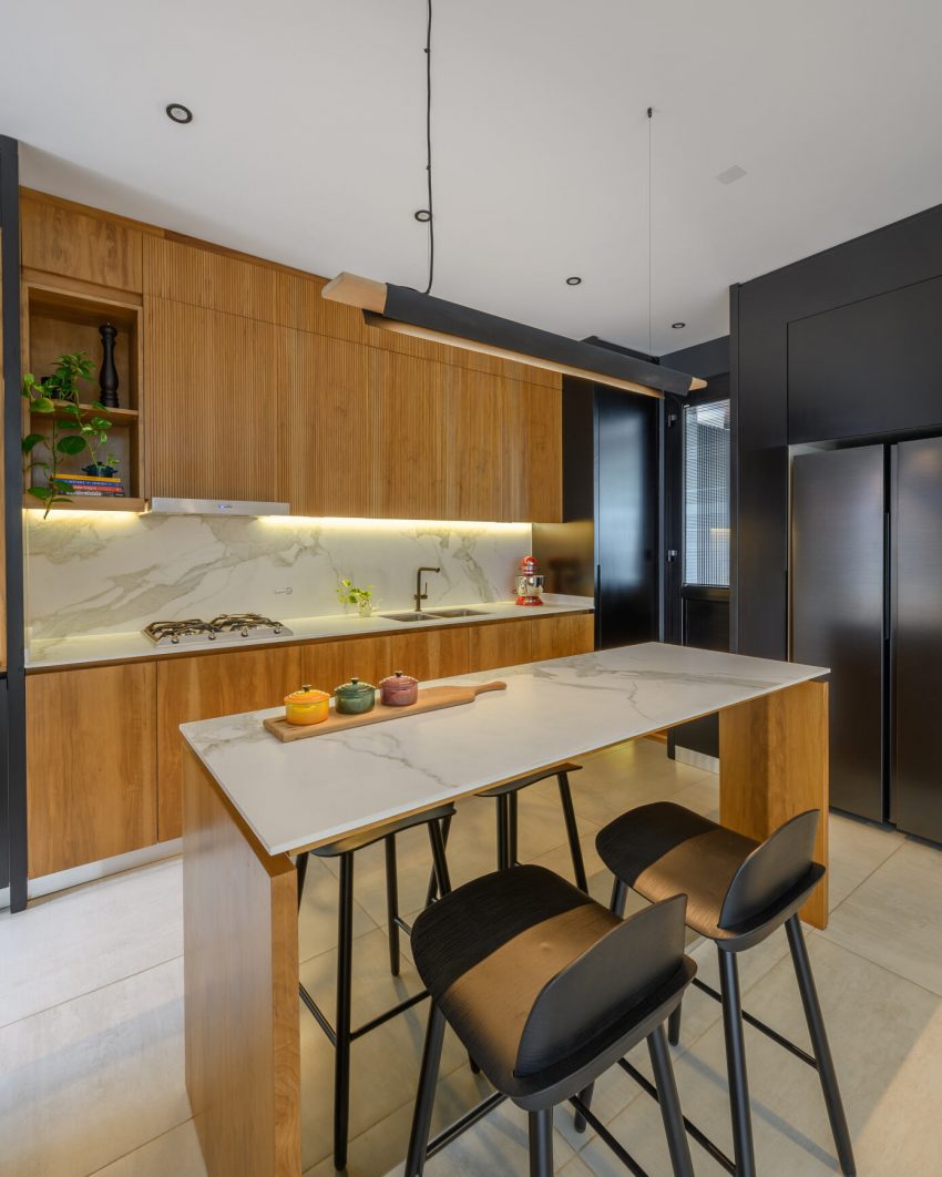 A Stylish Apartment Filled with Wood To Create a Warm and Welcoming Atmosphere in Córdoba, Argentina by Paolini Arquitectos (8)