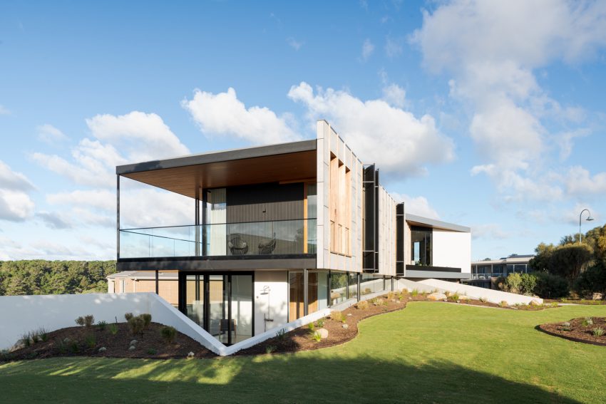 A Stylish Modern Home Built with Three Angles to Capture the Views in Mount Martha, Australia by Megowan Architectural (11)