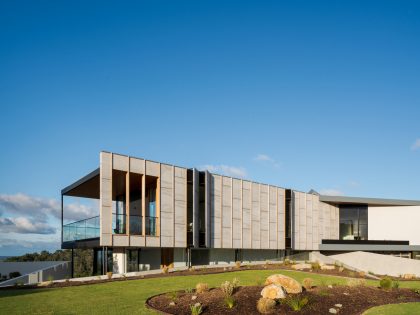 A Stylish Modern Home Built with Three Angles to Capture the Views in Mount Martha, Australia by Megowan Architectural (13)