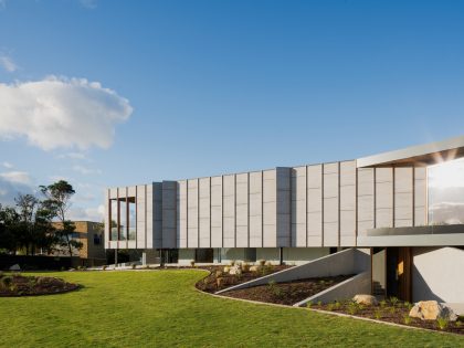 A Stylish Modern Home Built with Three Angles to Capture the Views in Mount Martha, Australia by Megowan Architectural (14)