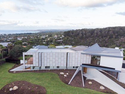 A Stylish Modern Home Built with Three Angles to Capture the Views in Mount Martha, Australia by Megowan Architectural (18)