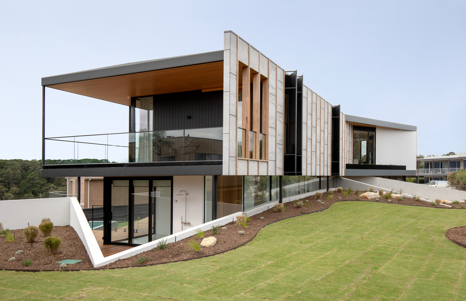 A Stylish Modern Home Built with Three Angles to Capture the Views in Mount Martha, Australia by Megowan Architectural (7)