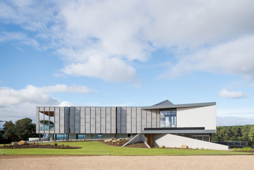 A Stylish Modern Home Built with Three Angles to Capture the Views in Mount Martha, Australia by Megowan Architectural (9)