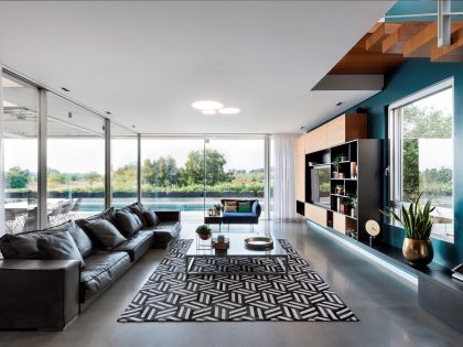 Adi Aronov Designs a Stunning Contemporary Home in the Sharon Region of Israel (3)