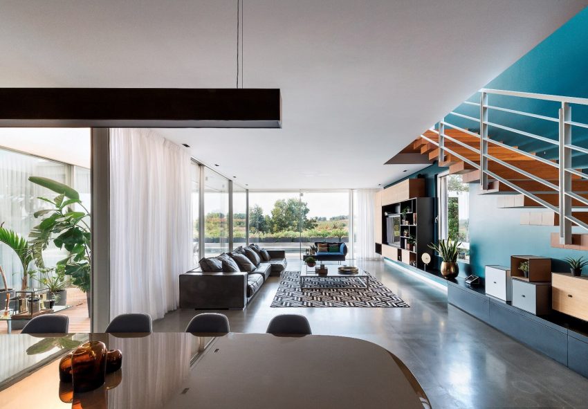 Adi Aronov Designs a Stunning Contemporary Home in the Sharon Region of Israel (7)