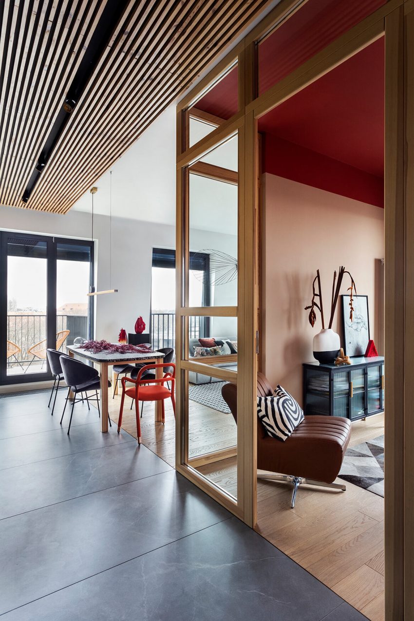 Aldona Banasiuk-Suchorzewska Designs a Vibrant and Colorful Contemporary Apartment in the Heart of Wrocław, Poland (10)