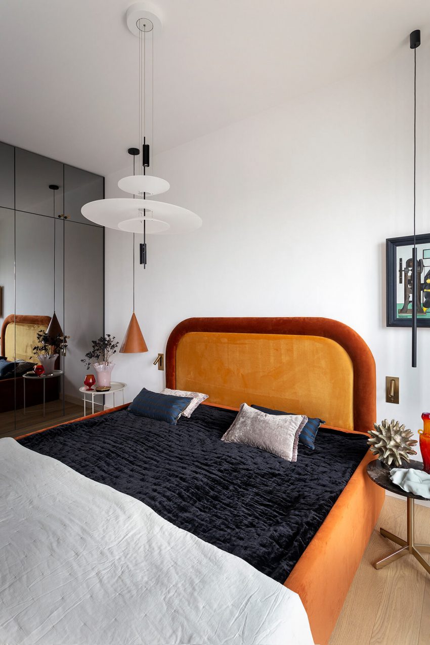 Aldona Banasiuk-Suchorzewska Designs a Vibrant and Colorful Contemporary Apartment in the Heart of Wrocław, Poland (14)