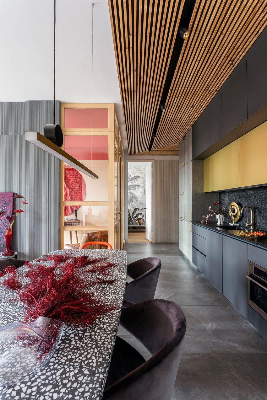 Aldona Banasiuk-Suchorzewska Designs a Vibrant and Colorful Contemporary Apartment in the Heart of Wrocław, Poland (7)