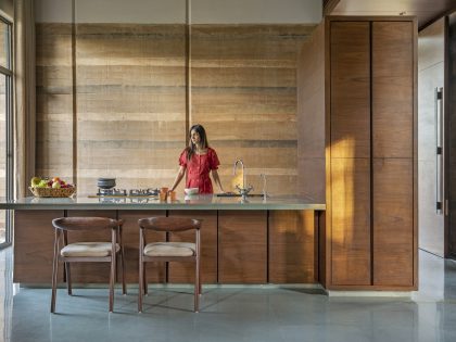 Art and Architecture Associates Design a Modern Rammed Earth Home in Vadodara, India (10)