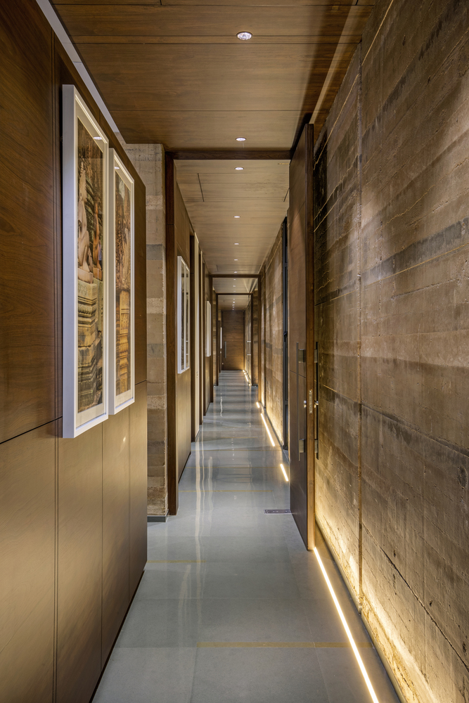 Art and Architecture Associates Design a Modern Rammed Earth Home in Vadodara, India (11)