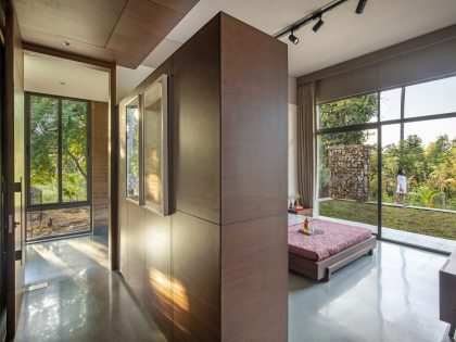 Art and Architecture Associates Design a Modern Rammed Earth Home in Vadodara, India (12)