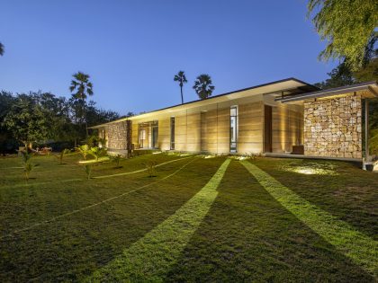 Art and Architecture Associates Design a Modern Rammed Earth Home in Vadodara, India (18)