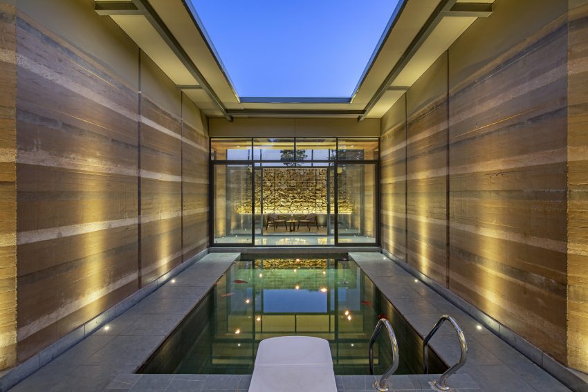 Art and Architecture Associates Design a Modern Rammed Earth Home in Vadodara, India (19)