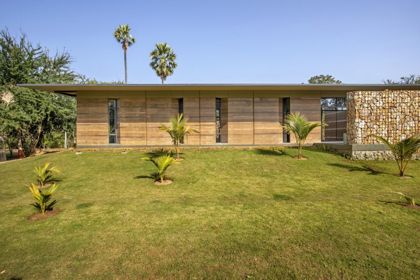 Art and Architecture Associates Design a Modern Rammed Earth Home in Vadodara, India (2)