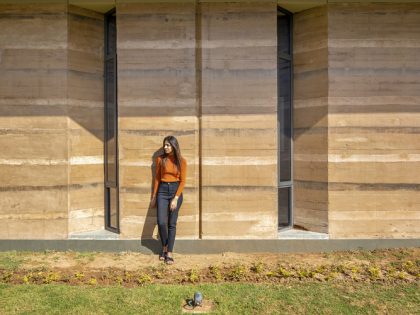 Art and Architecture Associates Design a Modern Rammed Earth Home in Vadodara, India (3)