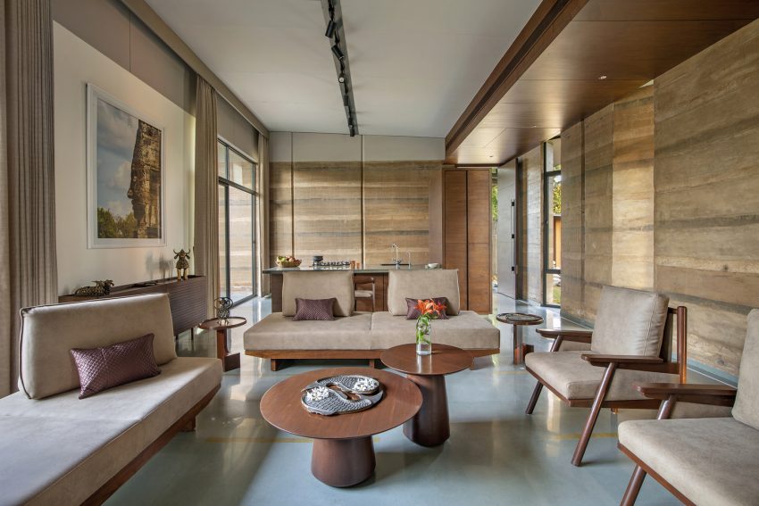 Art and Architecture Associates Design a Modern Rammed Earth Home in Vadodara, India (9)