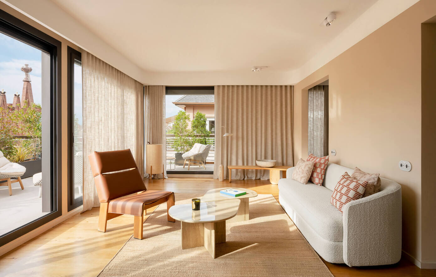 Atelier Du Pont Designs an Elegant and Warm Mediterranean-Style Home in Barcelona, Spain (1)