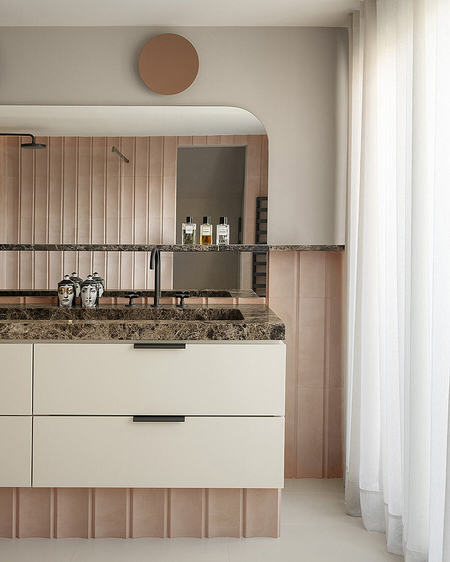 Atelier Du Pont Designs an Elegant and Warm Mediterranean-Style Home in Barcelona, Spain (11)