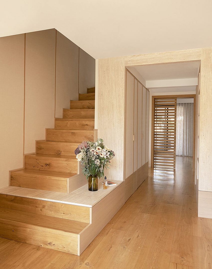 Atelier Du Pont Designs an Elegant and Warm Mediterranean-Style Home in Barcelona, Spain (4)