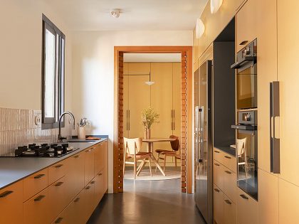 Atelier Du Pont Designs an Elegant and Warm Mediterranean-Style Home in Barcelona, Spain (5)