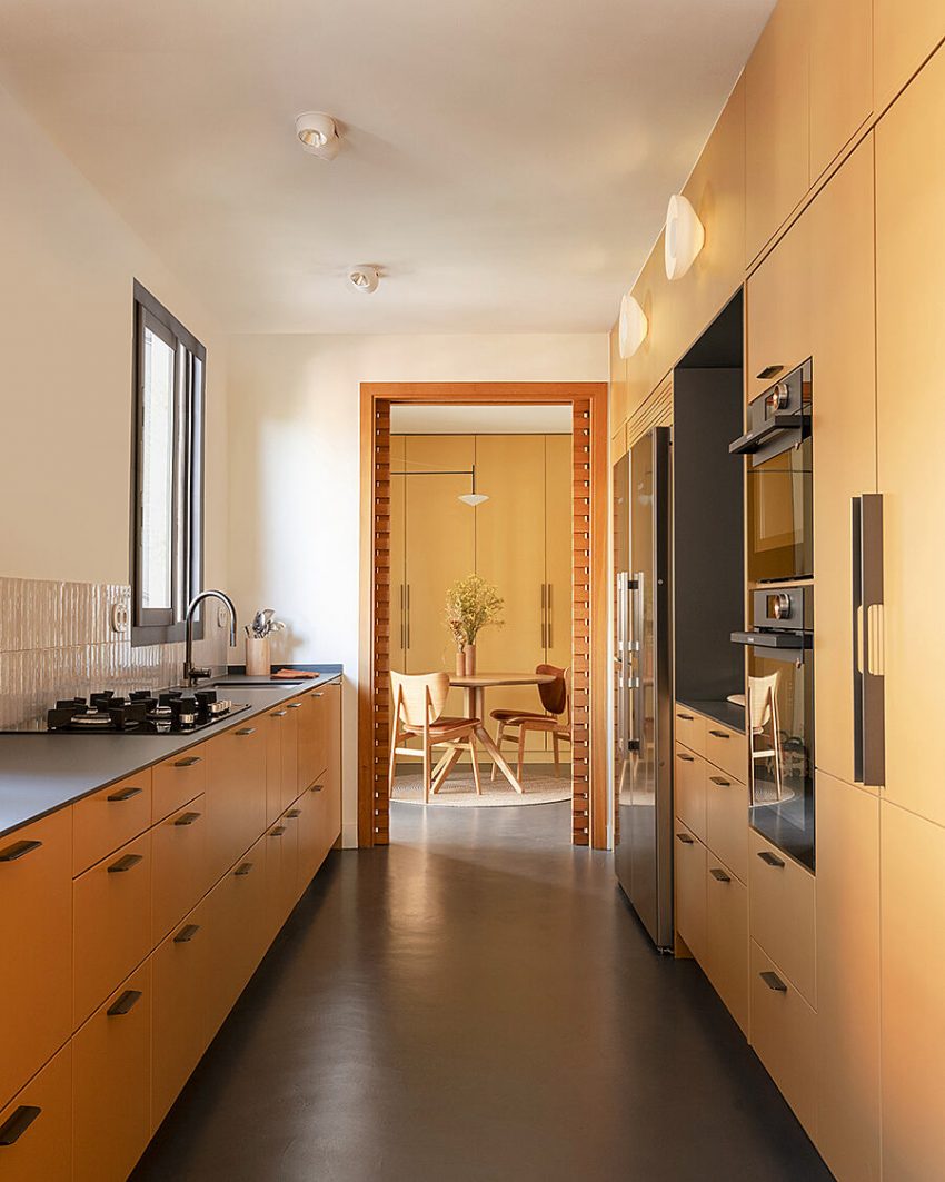 Atelier Du Pont Designs an Elegant and Warm Mediterranean-Style Home in Barcelona, Spain (5)