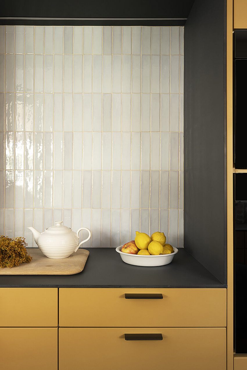 Atelier Du Pont Designs an Elegant and Warm Mediterranean-Style Home in Barcelona, Spain (6)