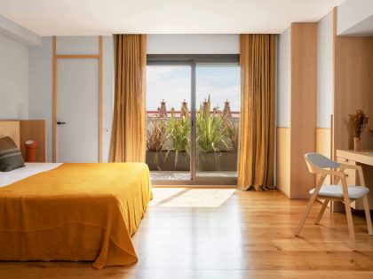 Atelier Du Pont Designs an Elegant and Warm Mediterranean-Style Home in Barcelona, Spain (7)