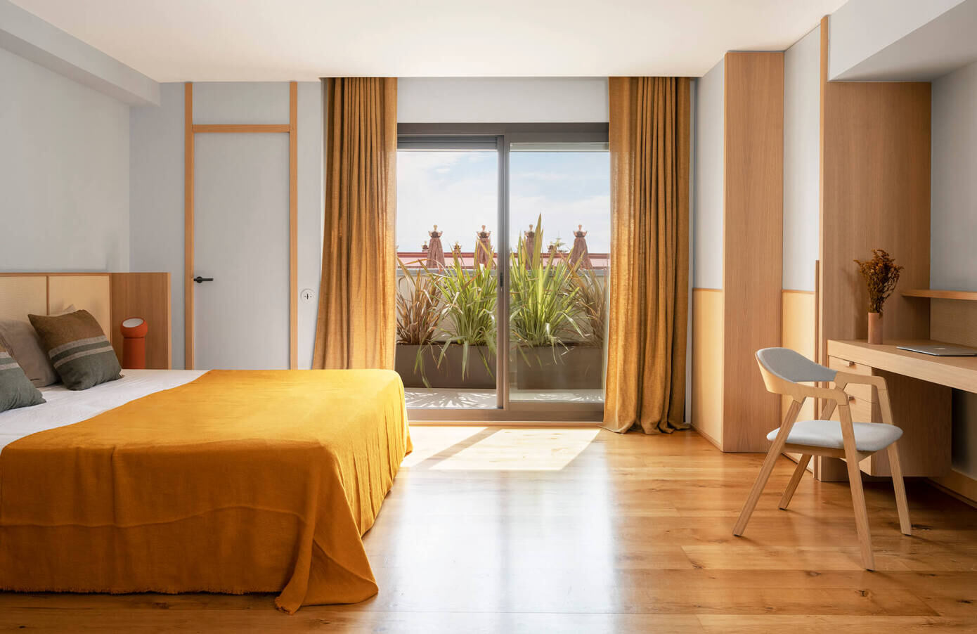 Atelier Du Pont Designs an Elegant and Warm Mediterranean-Style Home in Barcelona, Spain (7)