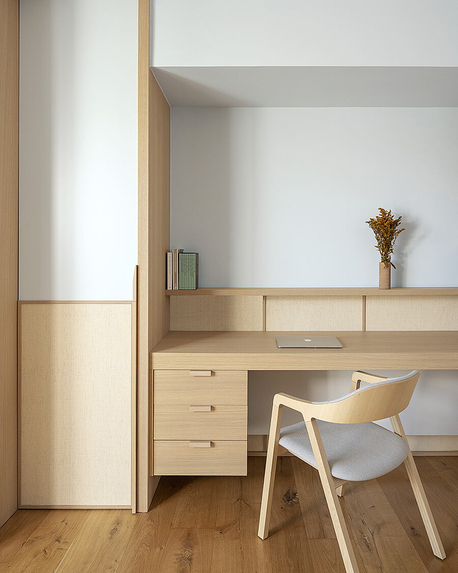 Atelier Du Pont Designs an Elegant and Warm Mediterranean-Style Home in Barcelona, Spain (9)