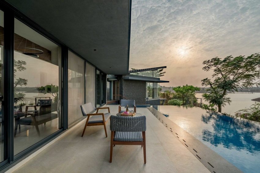 Atelier Landschaft Designs a Spectacular Contemporary Home in Nashik, India (11)