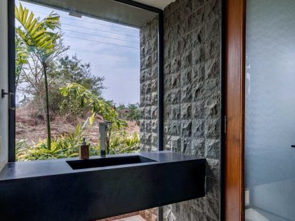 Atelier Landschaft Designs a Spectacular Contemporary Home in Nashik, India (19)