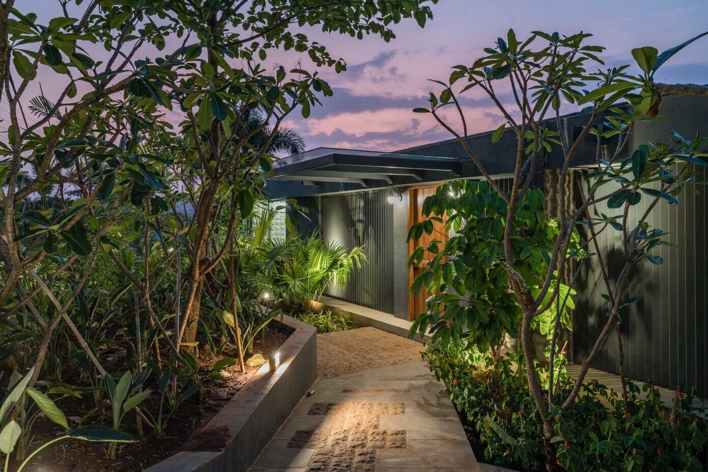 Atelier Landschaft Designs a Spectacular Contemporary Home in Nashik, India (29)