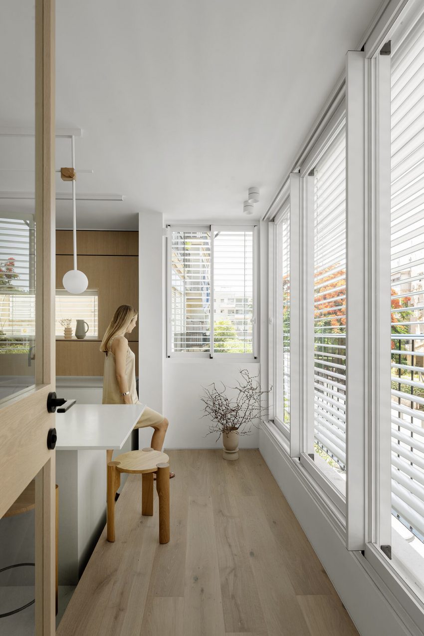 Dori Interior Design Unveils a Spacious and Stylish Modern Home in Tel Aviv, Israel (13)