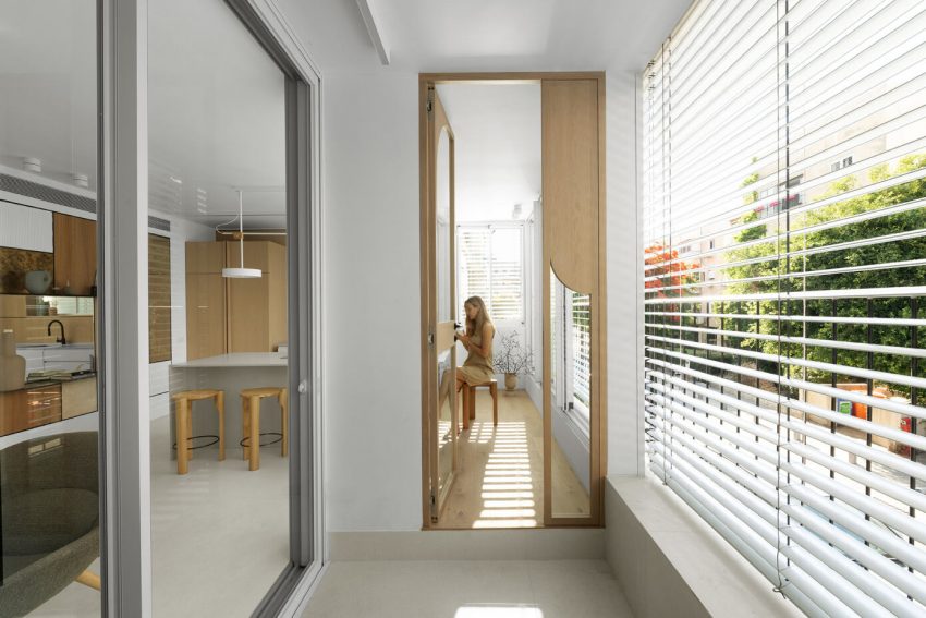 Dori Interior Design Unveils a Spacious and Stylish Modern Home in Tel Aviv, Israel (14)
