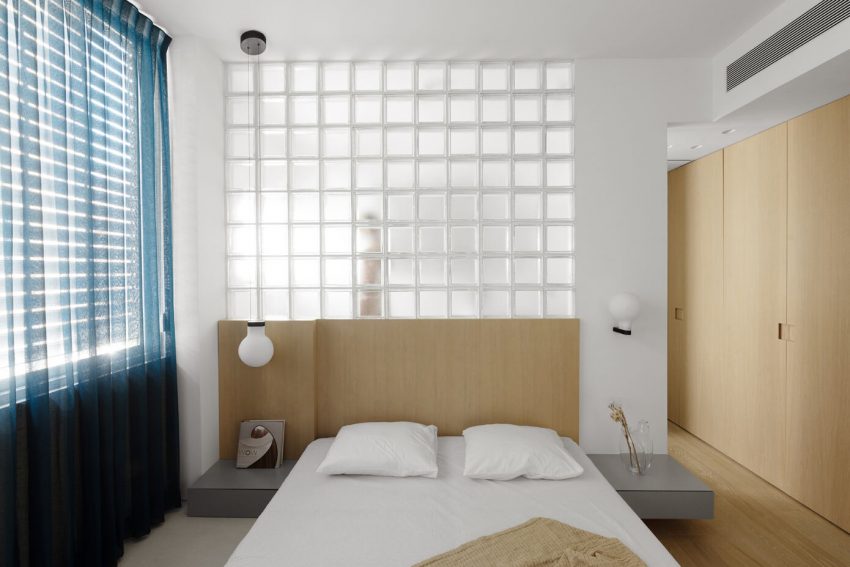 Dori Interior Design Unveils a Spacious and Stylish Modern Home in Tel Aviv, Israel (22)