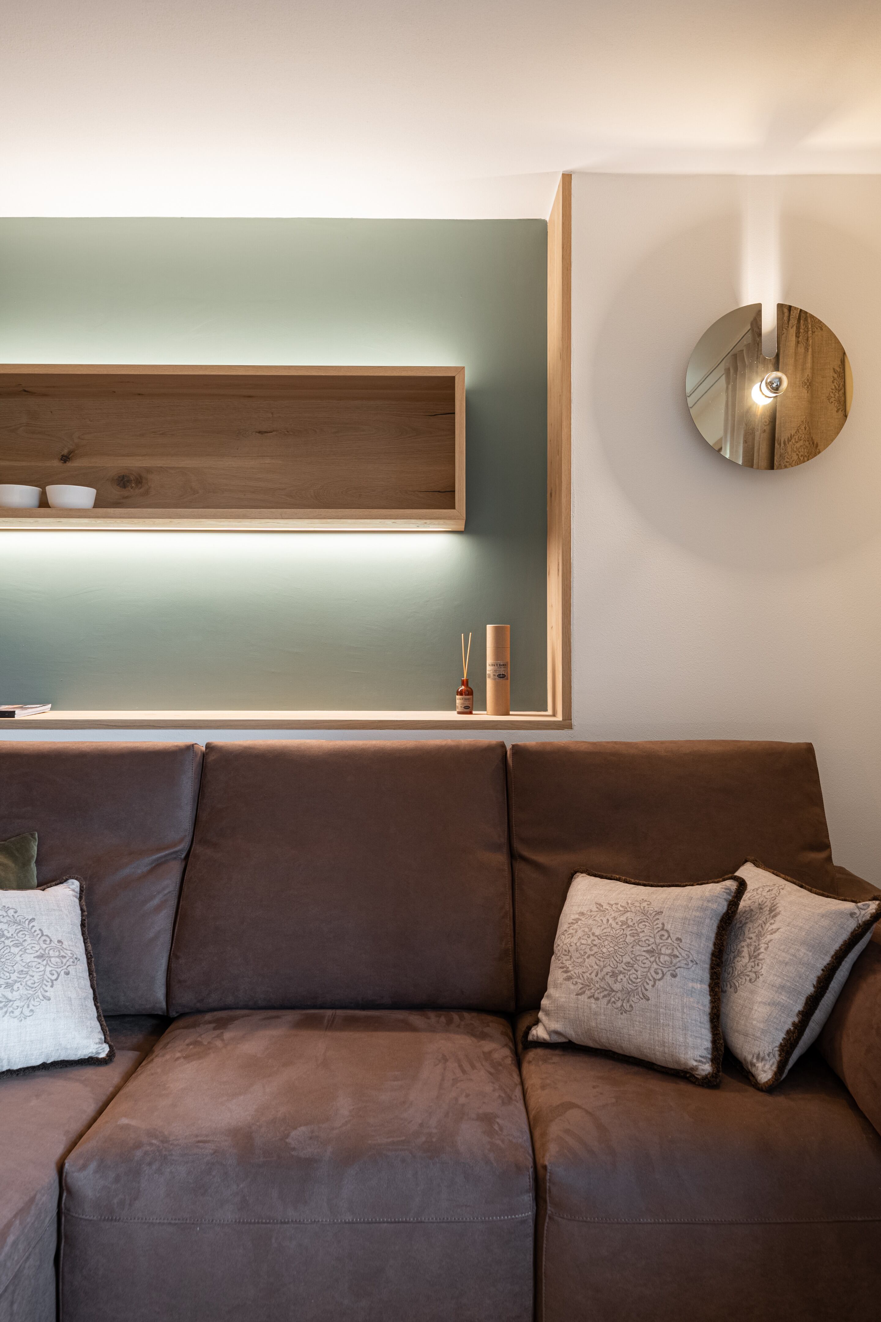Gianluca Valorz Designs a Cozy Mountain Apartment in Madonna di Campiglio, Italy (7)