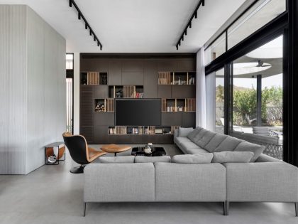 Israelevitz Architects Design a Stylish and Dramatic Contemporary Home in Israel (1)