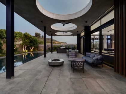 Israelevitz Architects Design a Stylish and Dramatic Contemporary Home in Israel (15)